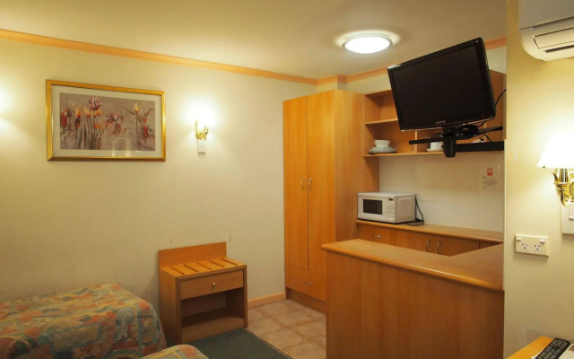 Edgecliff Lodge Motel