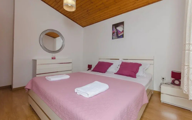 Apartment Mira