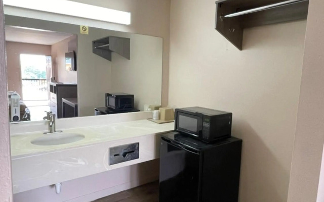 Garden Inn & Suites