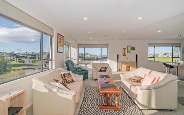 Pauanui Hangar Retreat - Pauanui Holiday Home