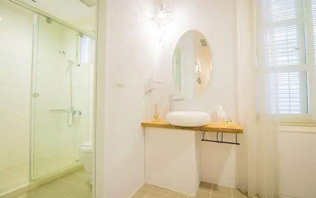 ibebe Light French B&B