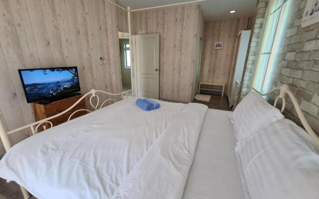 Boulevard Tuscany - 3 Bedroom Pool Villa