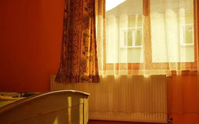 Almaliget Apartmanház
