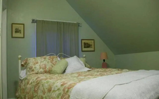 Holmesdale House Bed and Breakfast