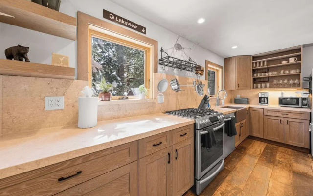 Tahoe City Retreat For 8!