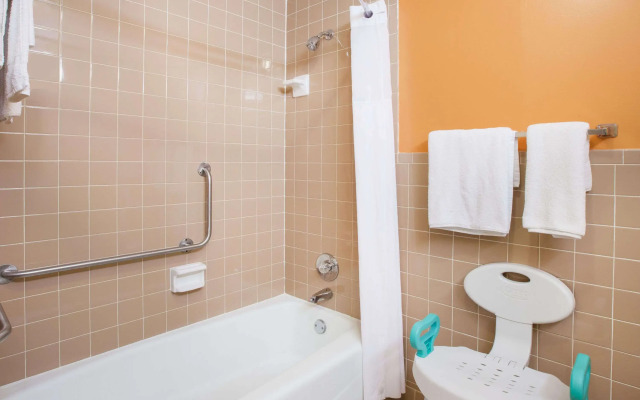 Days Inn by Wyndham Alma