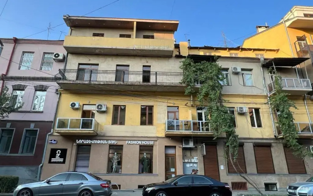 Tumanyan street 3 bedroom Deluxe apartment with Large Balcony TM662