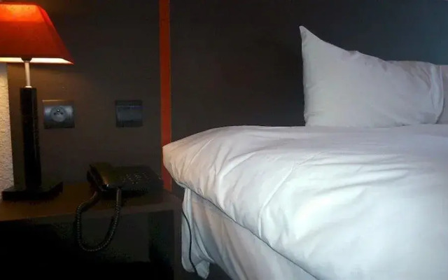 Easy hotel