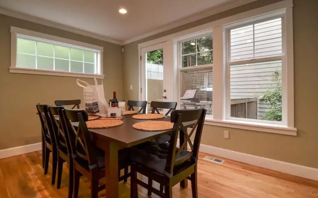 Seattle Vacation Home: The Gallery