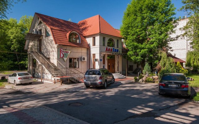 Leoton Hotel