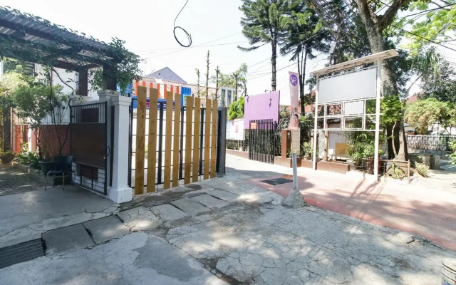 RedDoorz near Riau Junction Mall 2