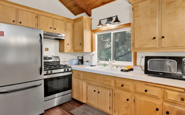 Black OAK Cabin #1977