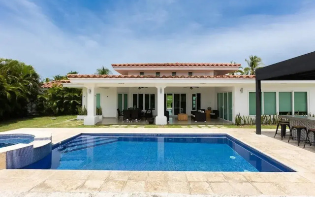 The Golf Oasis Villa by Acomodo