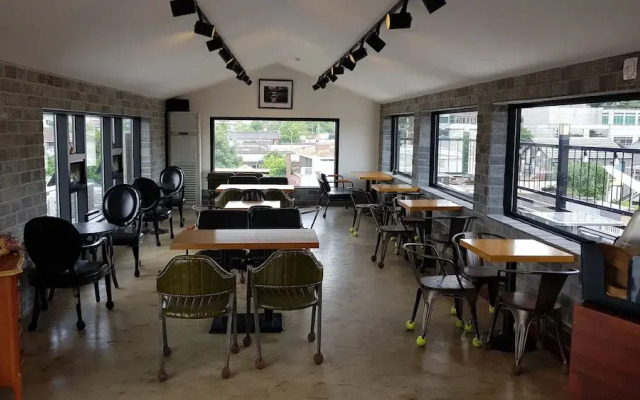 Hwangsil Tourist Hotel