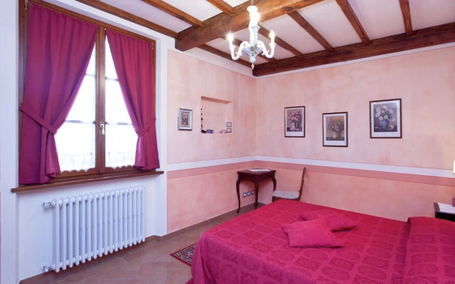 Spacious Cottage in Lucignano with Garden