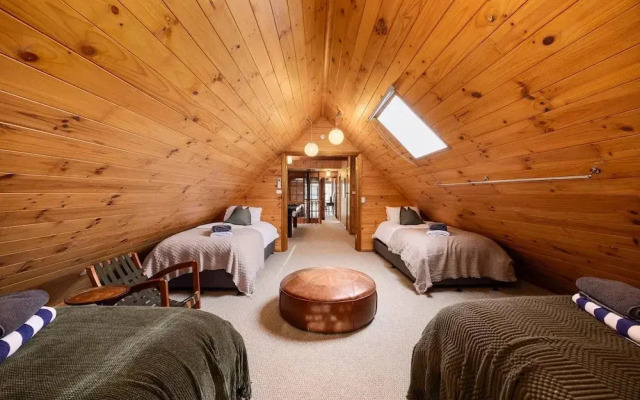 Onyx Retreat Healesville Luxury Lodge x Hot Tub