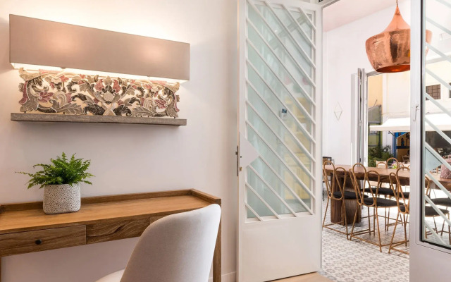 Nyx Chic Manor boutique hotel