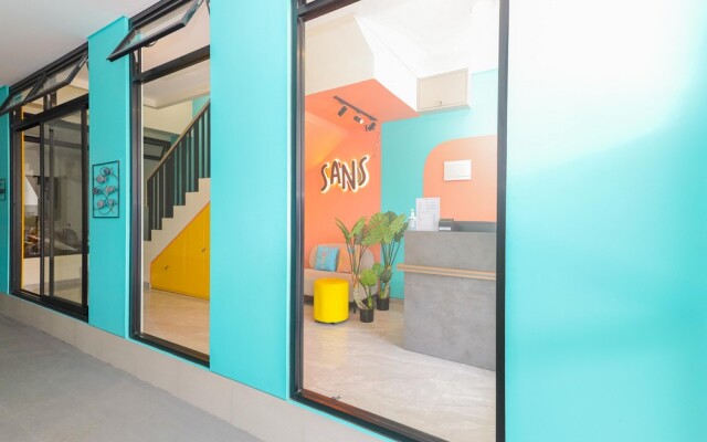 Sans Hotel Clover Ace Surabaya by RedDoorz