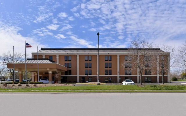 Quality Inn & Suites Matteson near I-57
