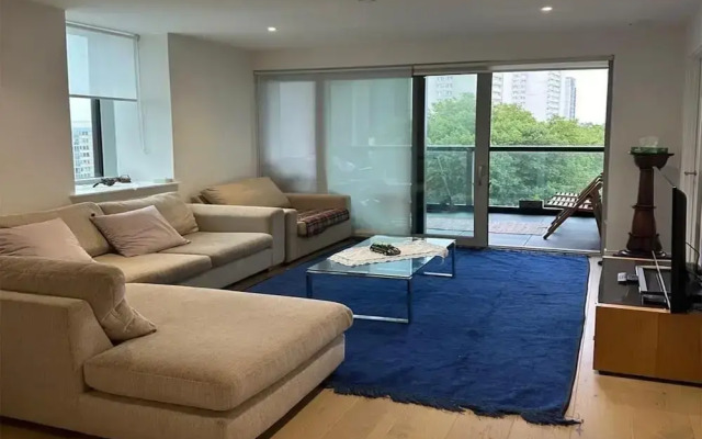 Stunning 2-bedroom Flat With Park View