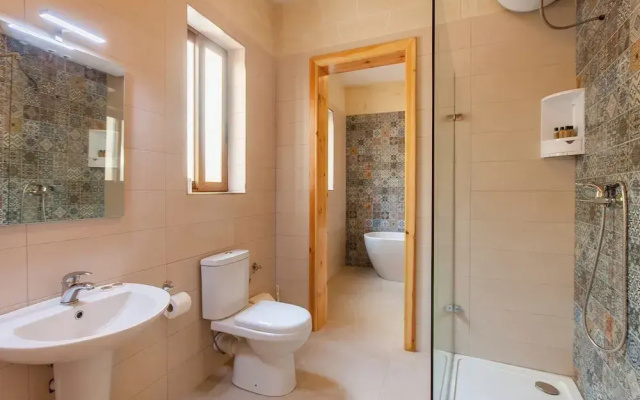 Naduri, Beautiful Gozitan Villa + Pool