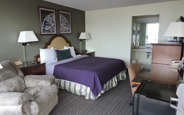 Budget Host Hutchinson