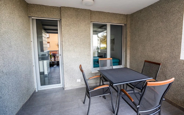 Modern apt Close to Znjan Beach, With big Terrace