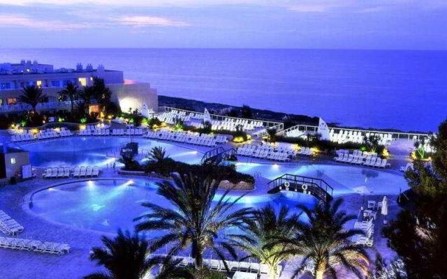 Sirenis Seaview Country Club