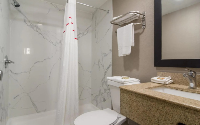 Red Roof Inn & Suites Brunswick I-95