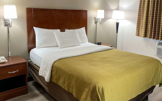 Econo Lodge Cartersville-Emerson Lake Point