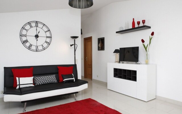 Wondrous Terrace Apartment in Cascais Center