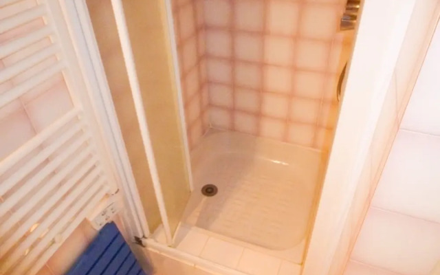 Maison grand jardin et vue sur mer