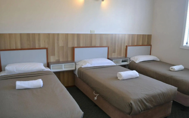 Hobart Tower Motel