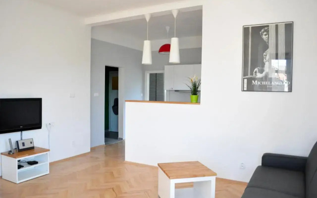 Central-Modern-Apartment
