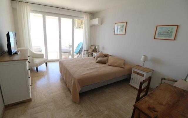 Amazing Sea View 2 Bedroom Front of the Beach 303