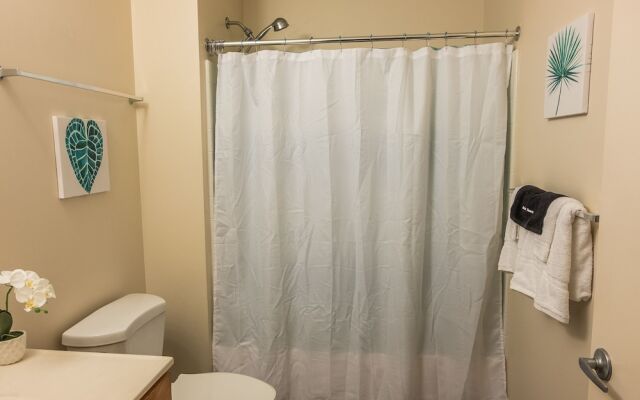 High-Rise Downtown Apts by Frontdesk