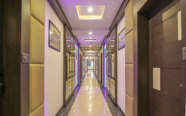 OYO 13482 Hotel Moments