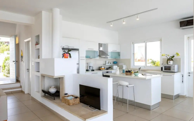 Protaras Seafront Villa Alia