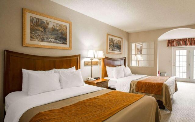 Rodeway Inn & Suites Cherokee On the River
