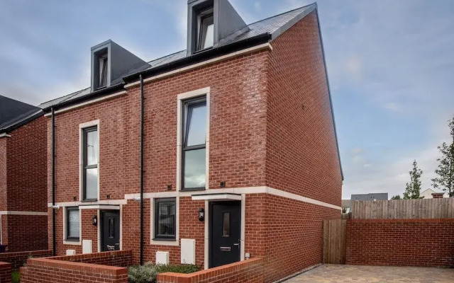 Modern House Close To Centre