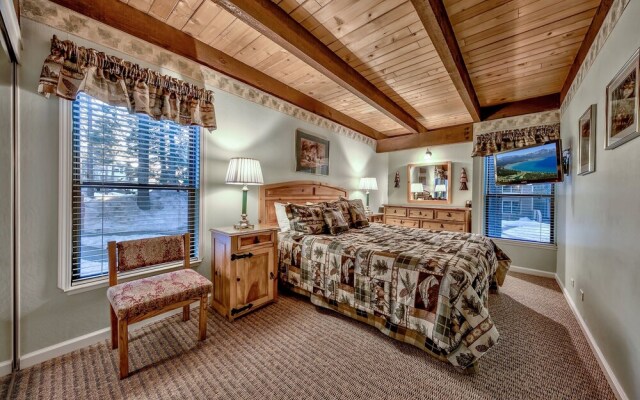 Newly Remodeled 2 Bedroom Townhome With Loft Townhouse by RedAwning