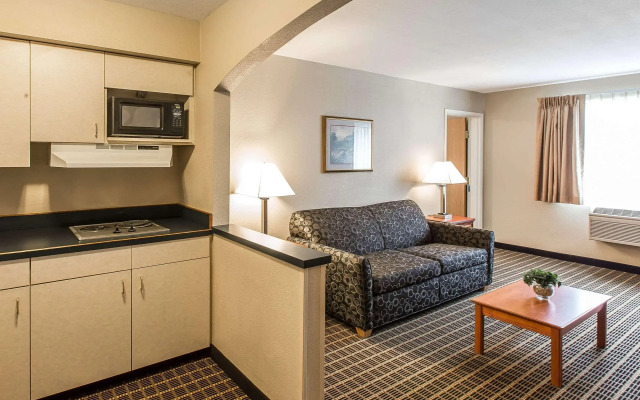 Quality Inn & Suites On the River