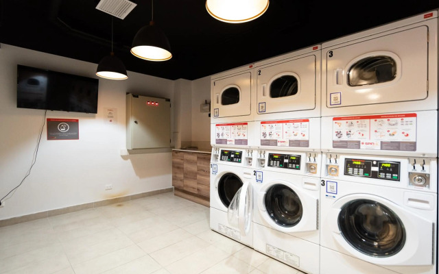 Uptown Wood - 1BR Parking Wifi Mall Pool