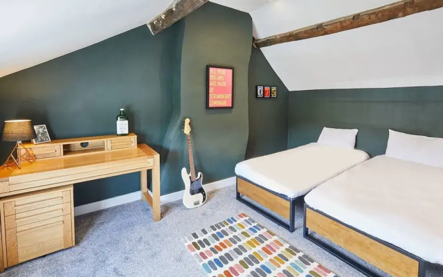 Host Stay 2 College Square