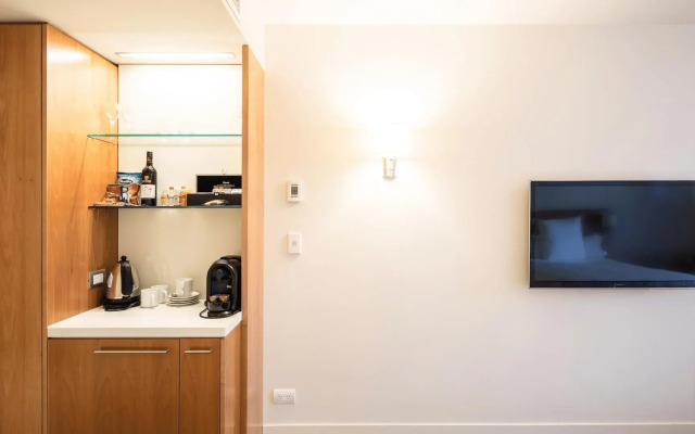 Commodore Airport Hotel