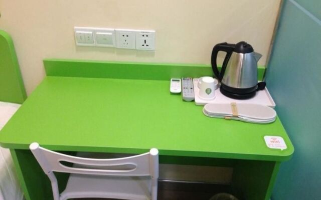 Haiyou Hotel (Xi'an Taibai South Road Metro Station)