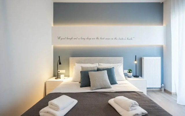 Luxury Apartment near Floisvos Marina