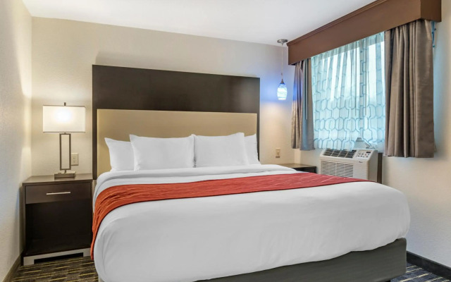 Comfort Inn & Suites Tigard near Washington Square