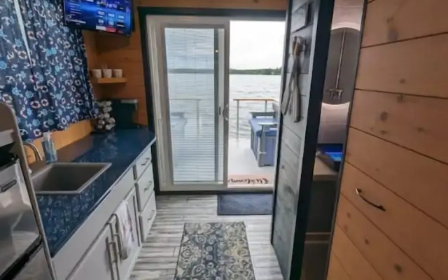 House Boat on Fife Lake