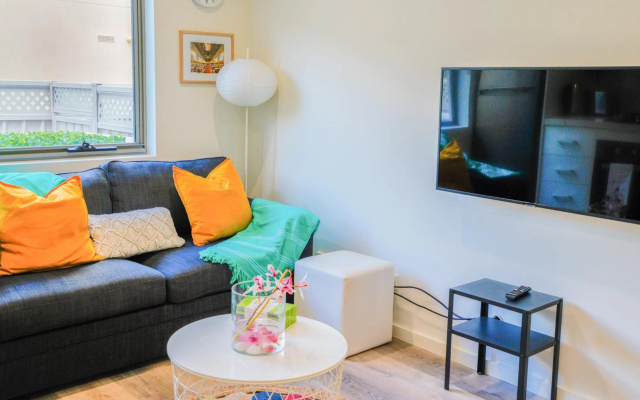 U1 Brunswick Living Ground Floor Patio Close to APT and CBD Free Wifi Tram at Doorstep – Guest Rooms – Melbourne